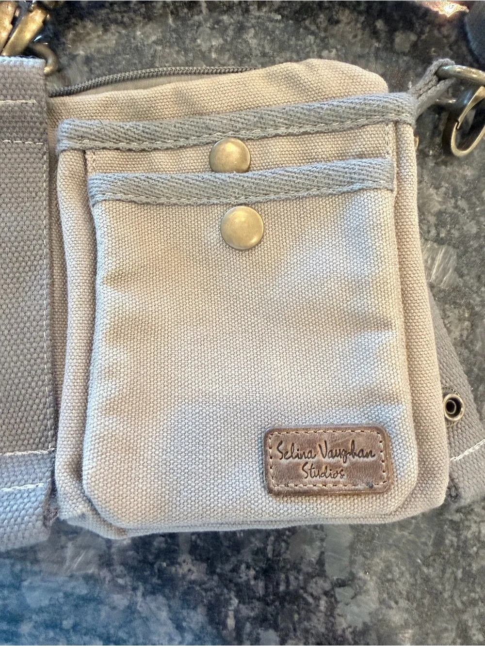 Selina Vaughan canvas Multi-Pocket Crossbody Bag in Light Gray